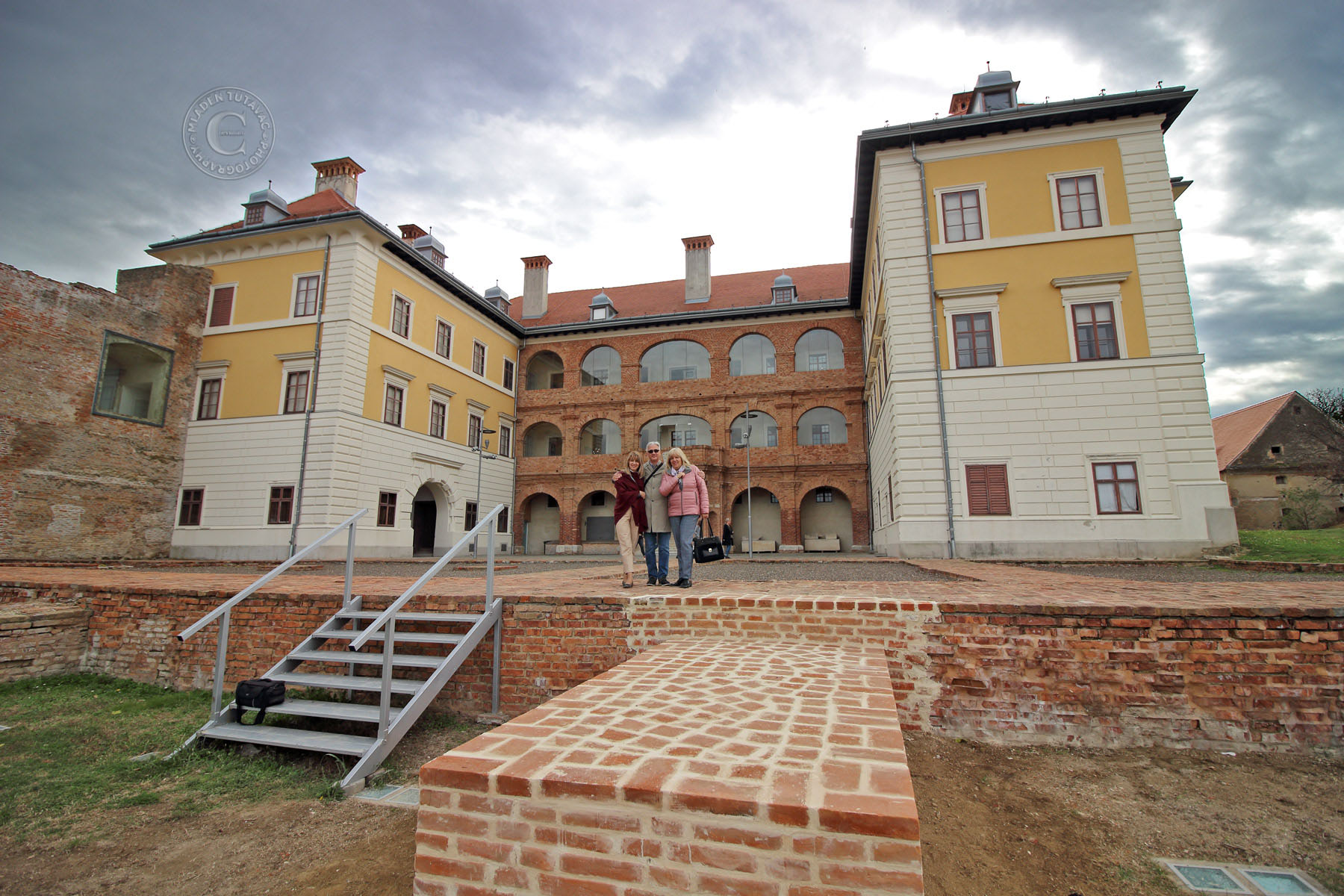 Mladen - turistički vodič u Iloku - posjetite Dvorac Odescalchi