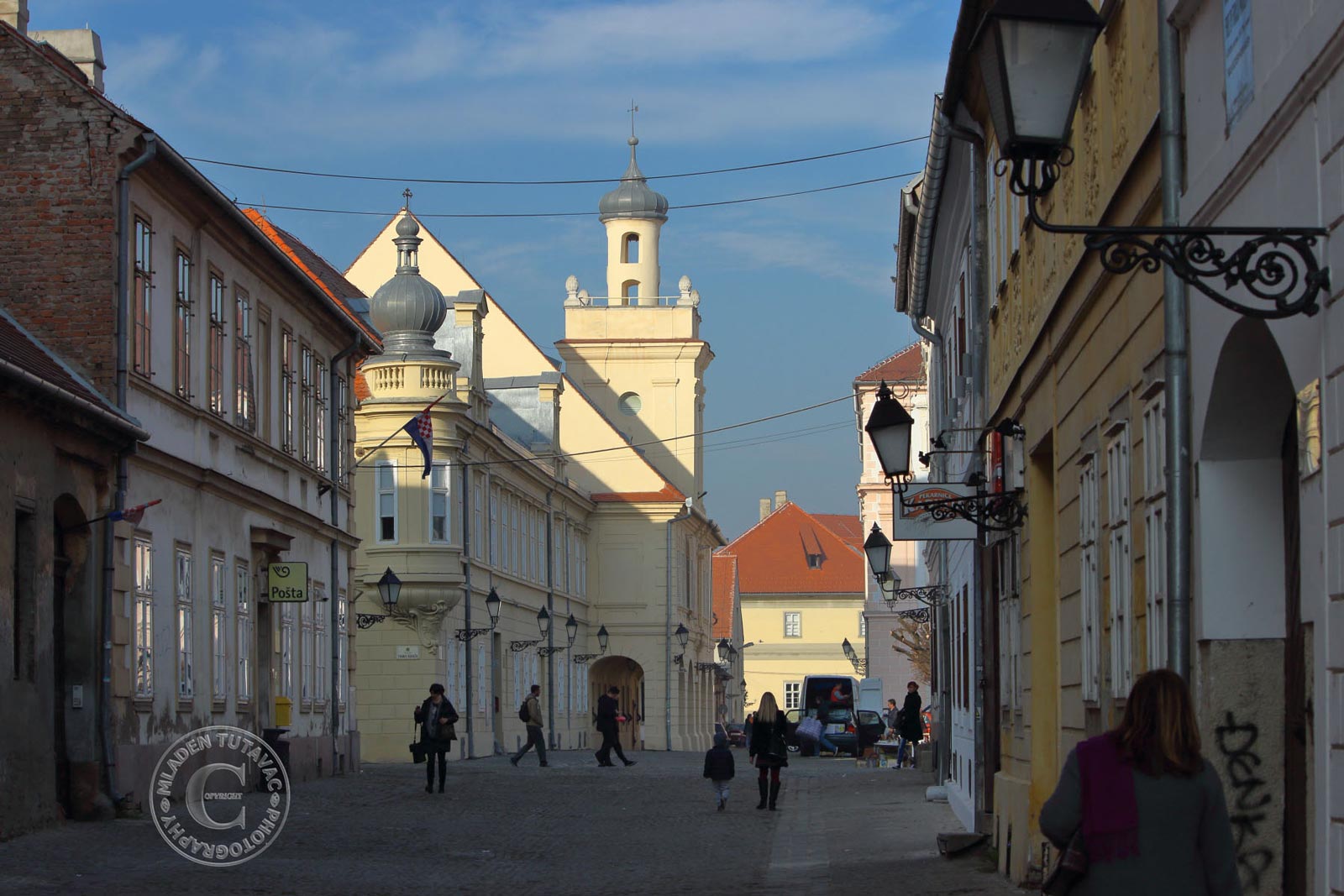 Turistički vodič: Osijek - Tvrđa, ulaz na trg Sv. Trojstva