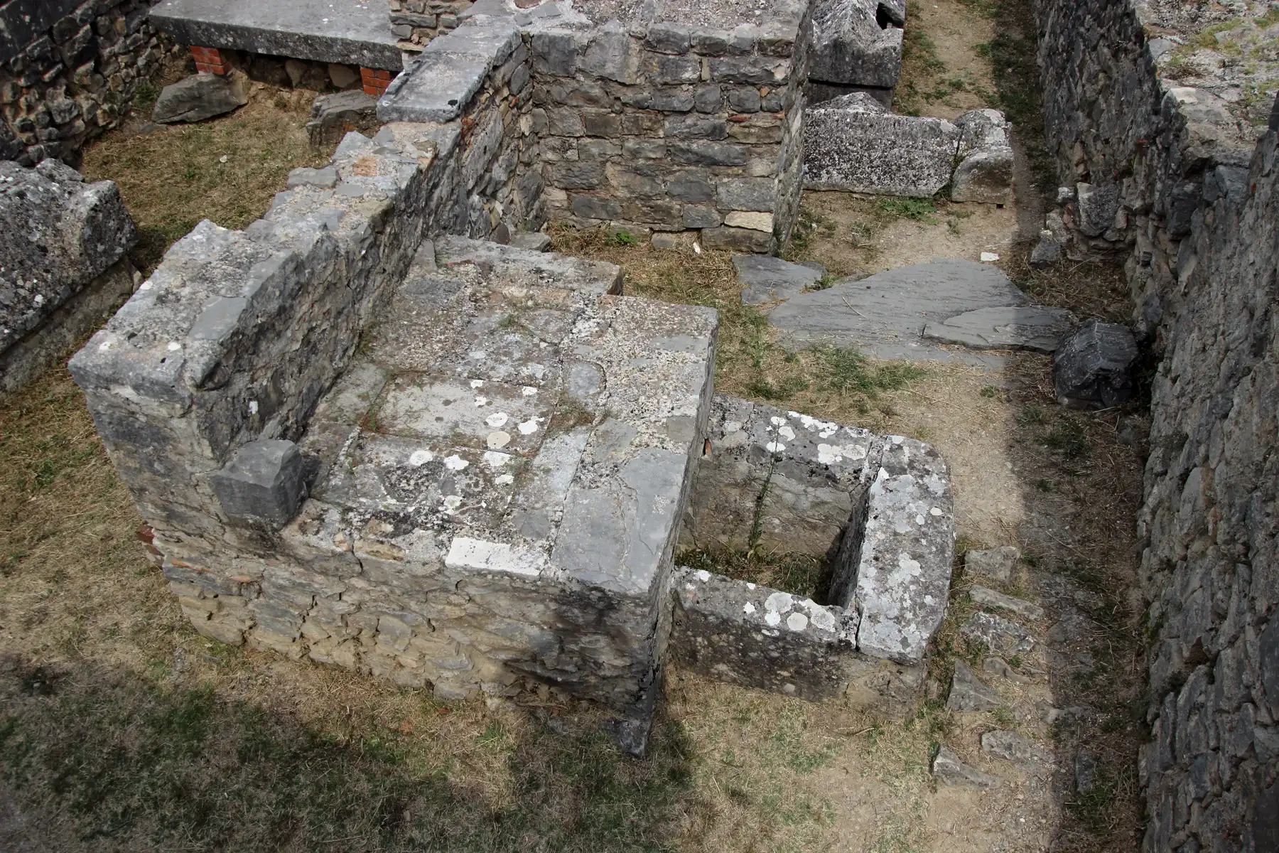turistički vodič:Salona - Grob Sv. Duje