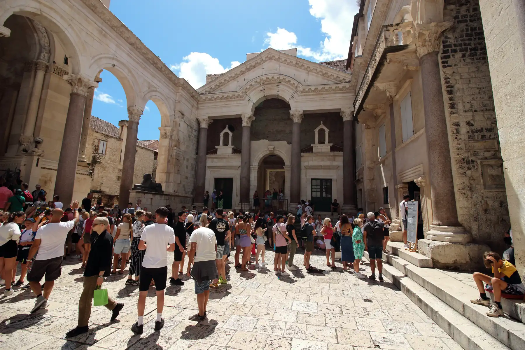 Turistički vodič: Split - Peristil