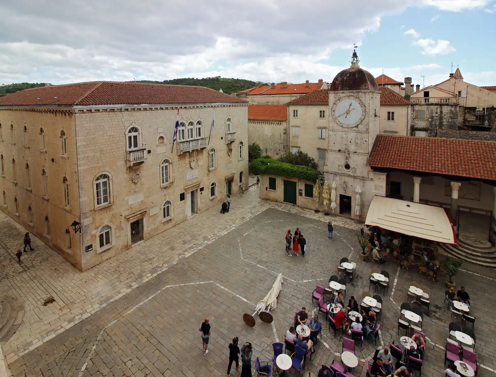 turistički vodič:Trogir - Trg sa gradskom vijećnicom