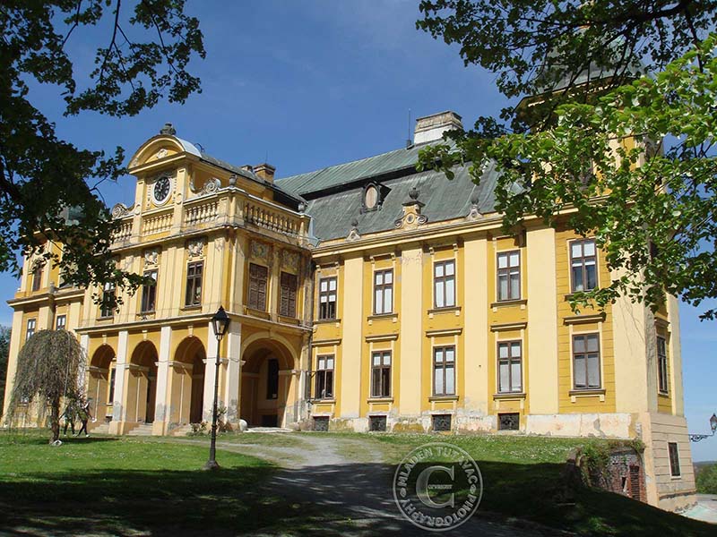turistički vodič:Našice-Veliki dvorac Pejačević, danas regionalni muzej