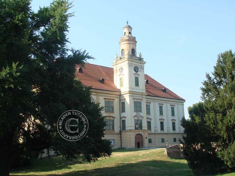 turistički vodič:Valpovo,dvorac Prandau-Normann